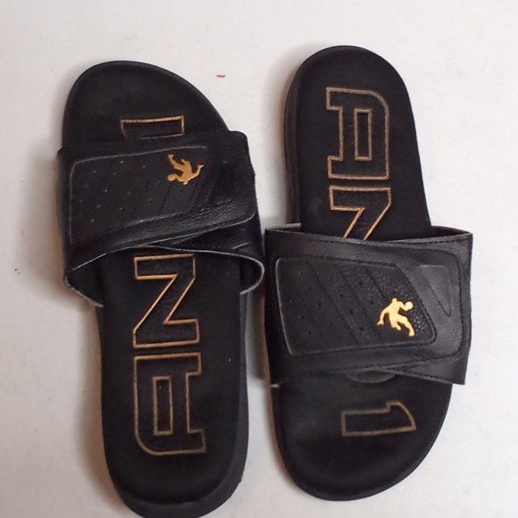 And One slides unisex black and gold velcro size 10 1/2\
